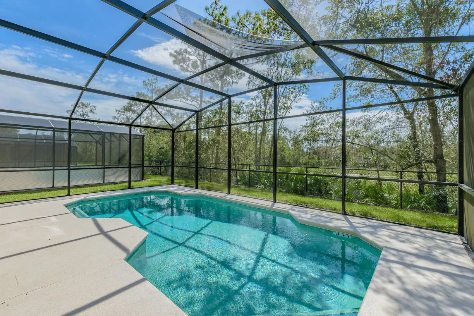 4 bed House/w pool & Garage