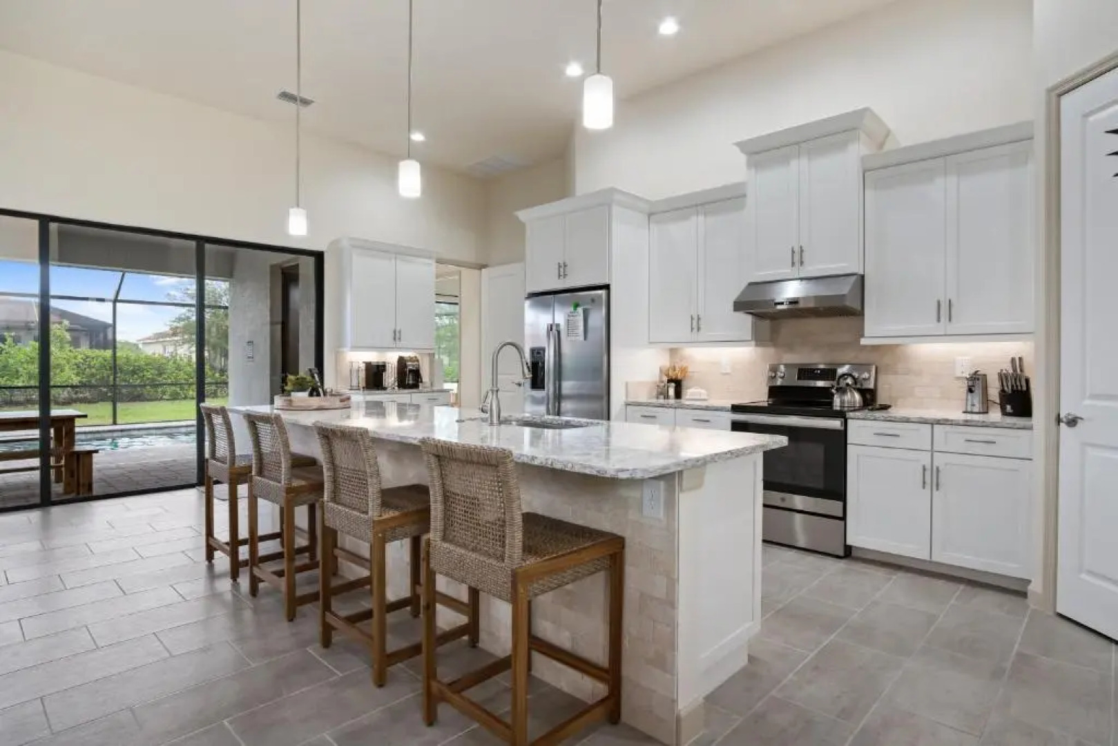 SW FL Oasis - 4bdr - 3bth - POOL - Game Room - Sleeps 10 or more