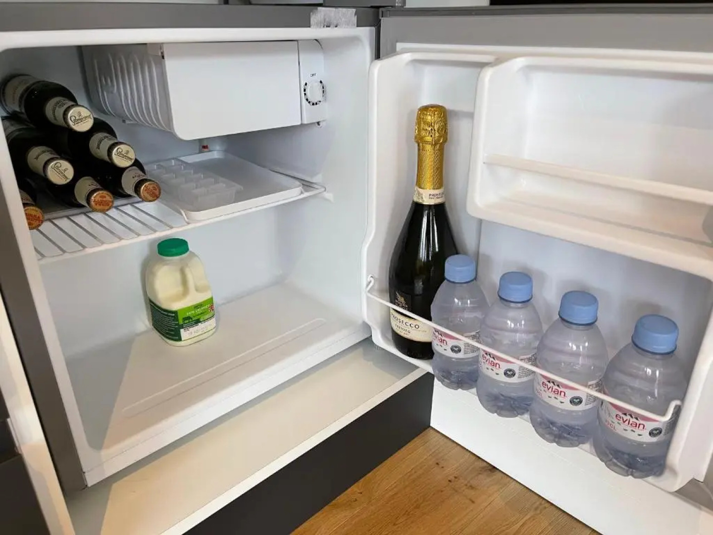 Maygrove Retreat - Sleeps 2 - Jacuzzi - Parking