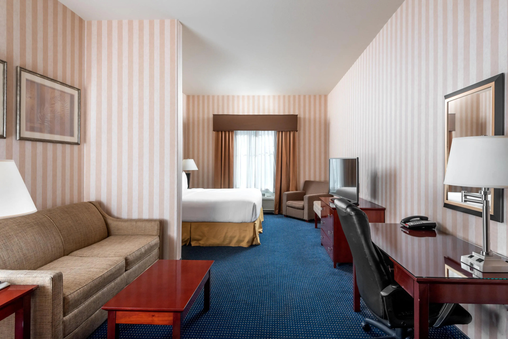 Holiday Inn Express & Suites Lathrop by IHG