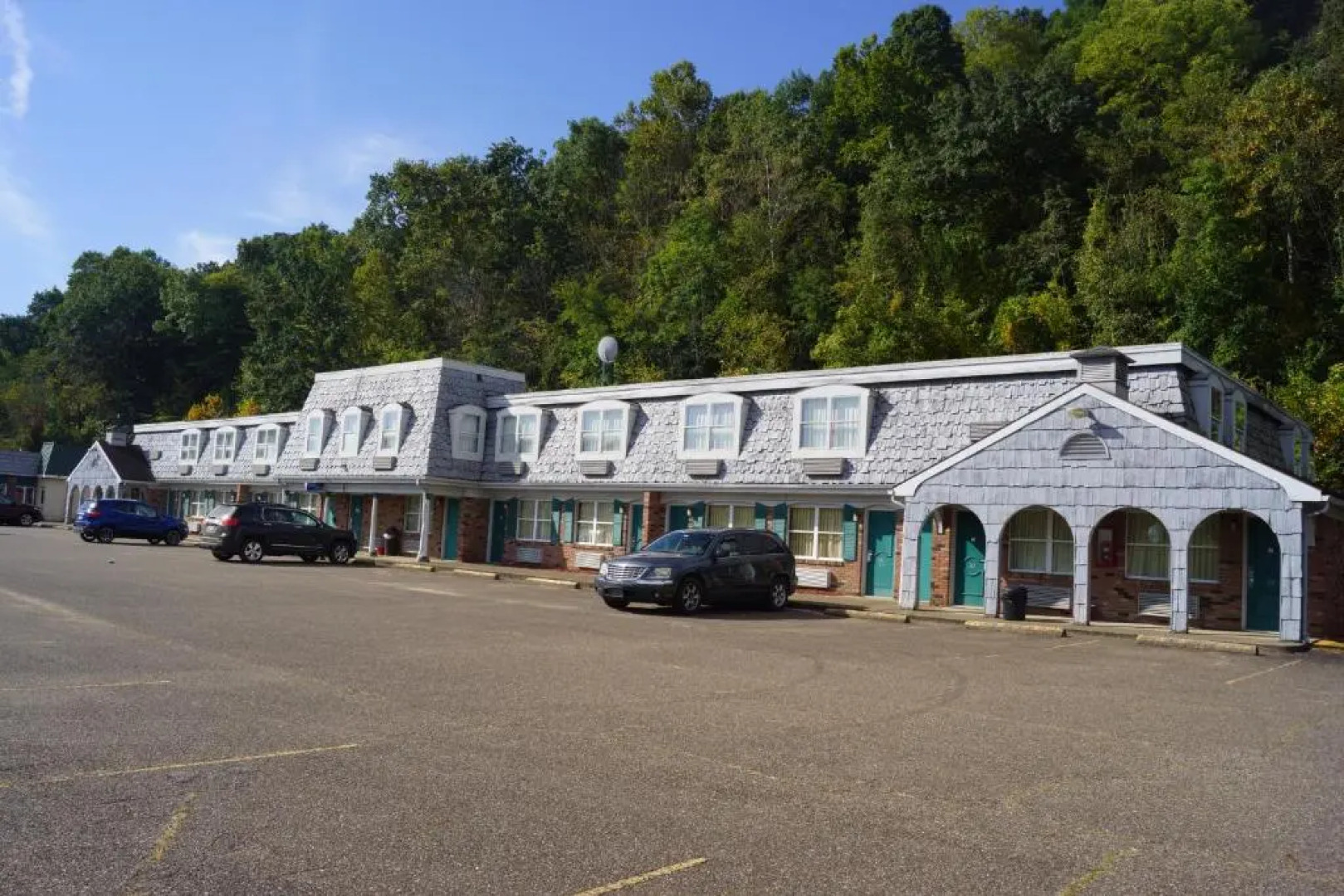 Country Squire Inn & Suites