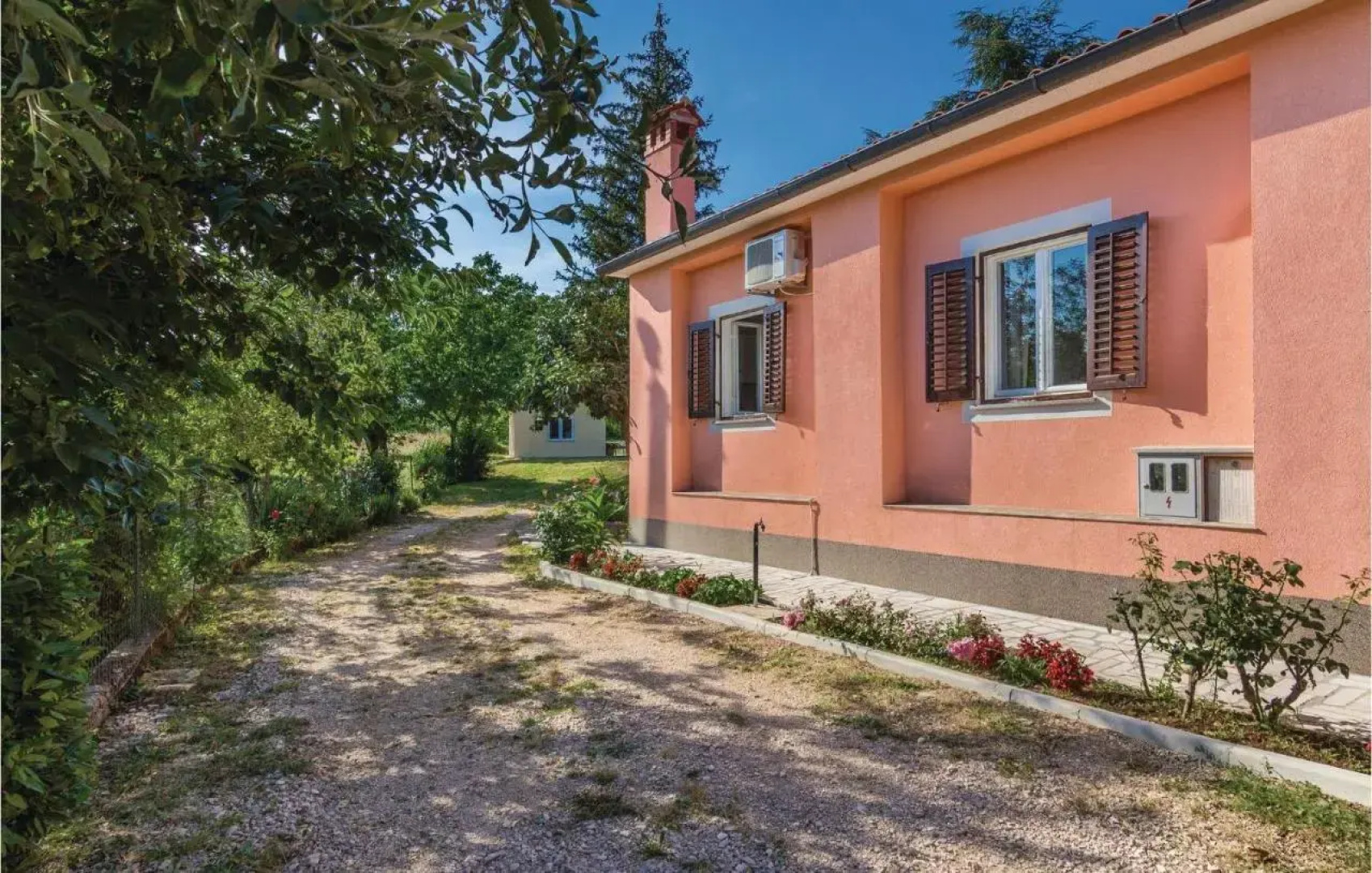 Three-Bedroom Holiday home Krsan with an Outdoor Swimming Pool 07