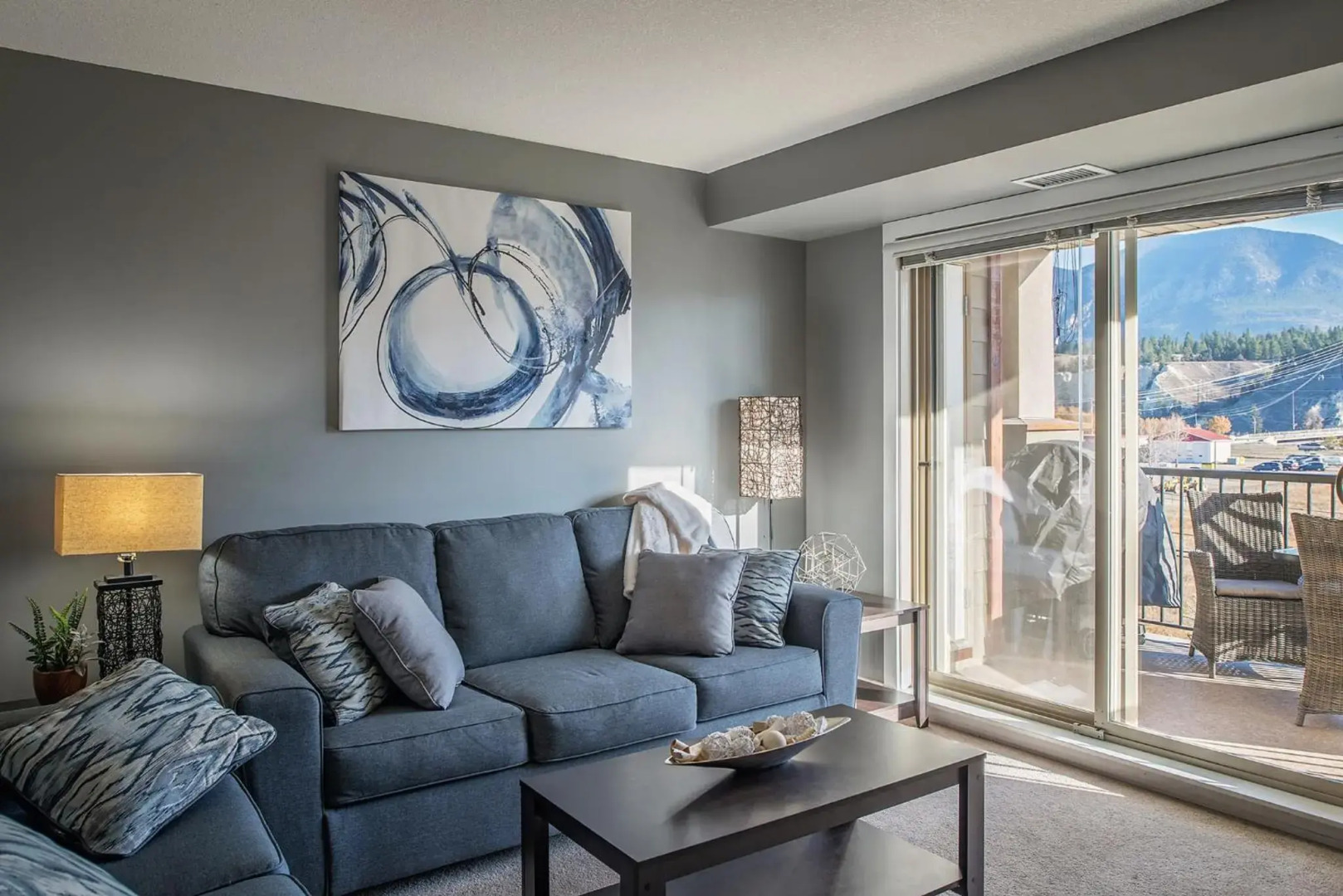 Modern Cozy 2 Bed 2 Bath with Lake and Mountain Views Pool and Hot Tub