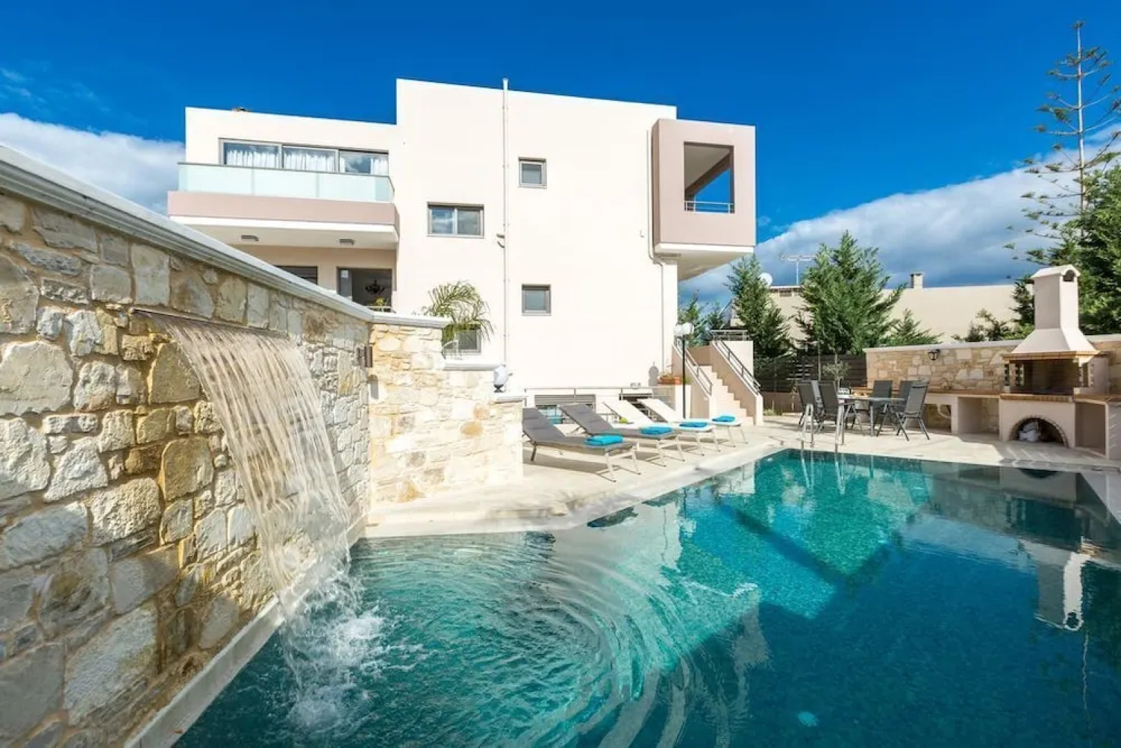 Peris Villa