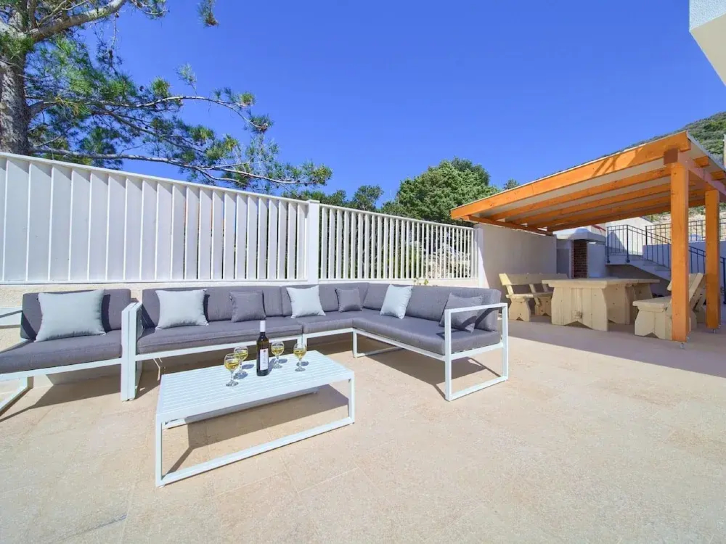 Villa in Cres With Sea Views & Pool