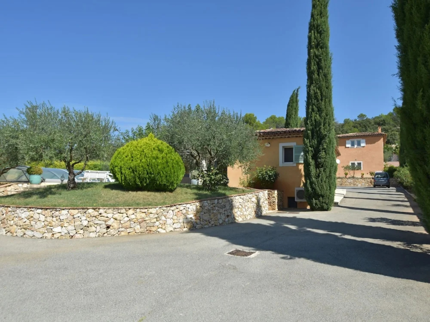 Stunning Villa Near Regusse With Private Swimming Pool