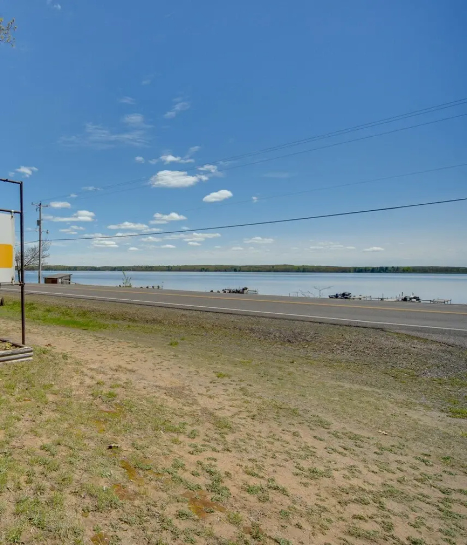 Convenient Cabin w/ Access to 3 Boat Docks!