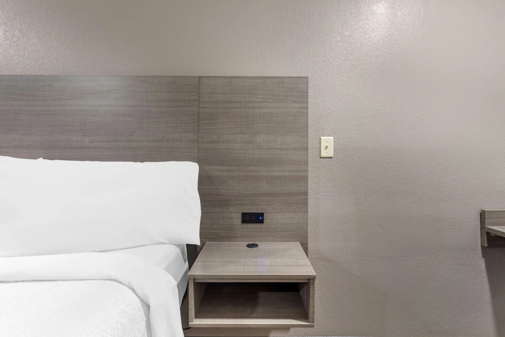 Red Roof Inn Suffolk