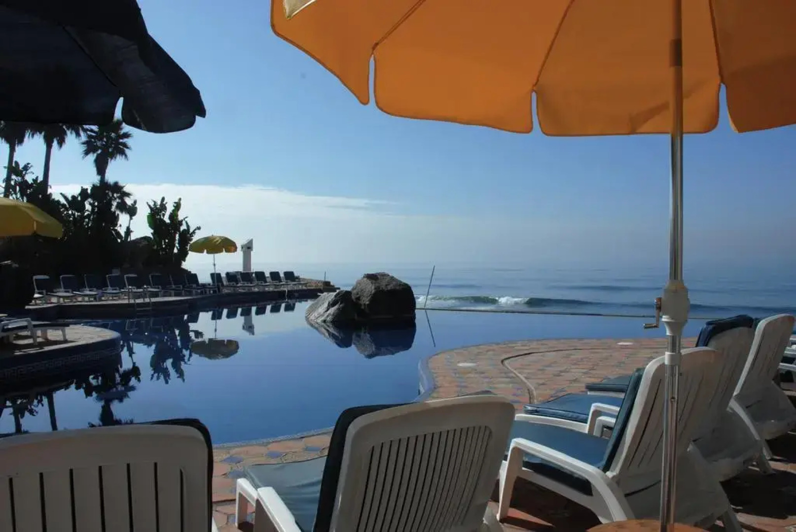 Las Rocas Resort And Spa