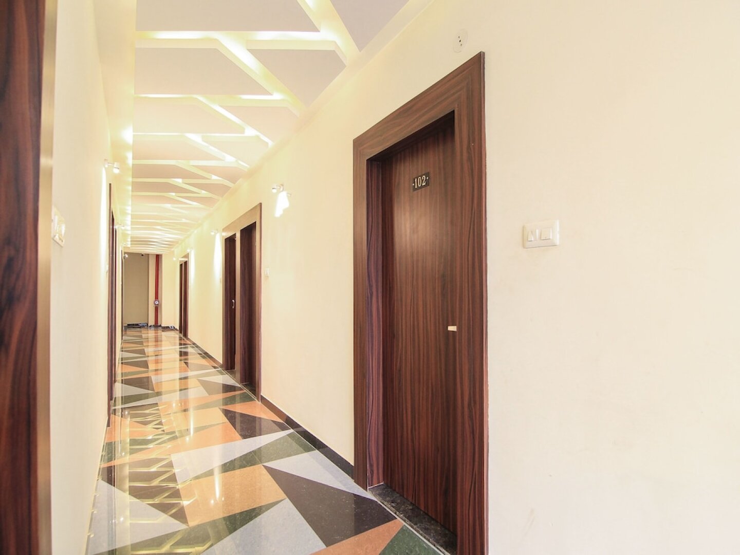 OYO 14886 Hotel Royal Paradise