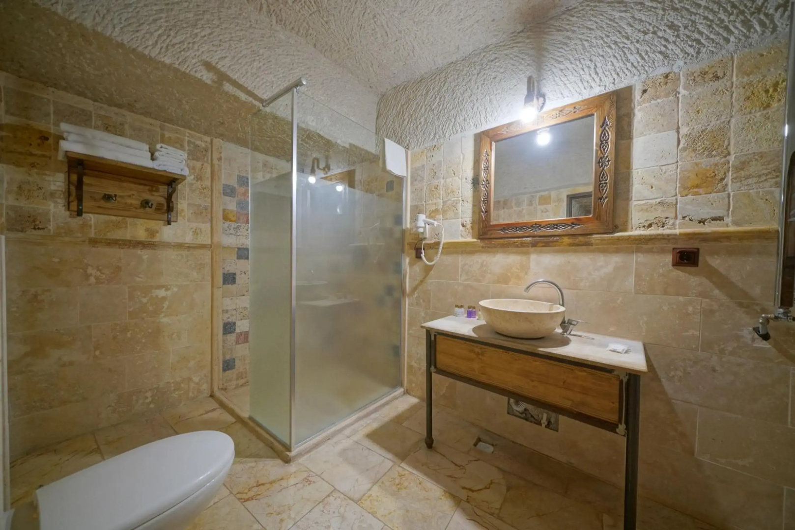 Elite Cave Suites