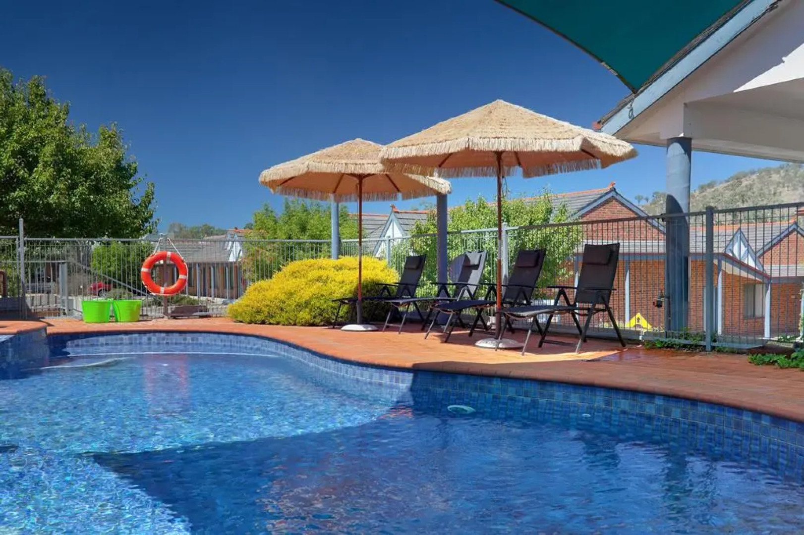 Blazing Stump Motel & Suites