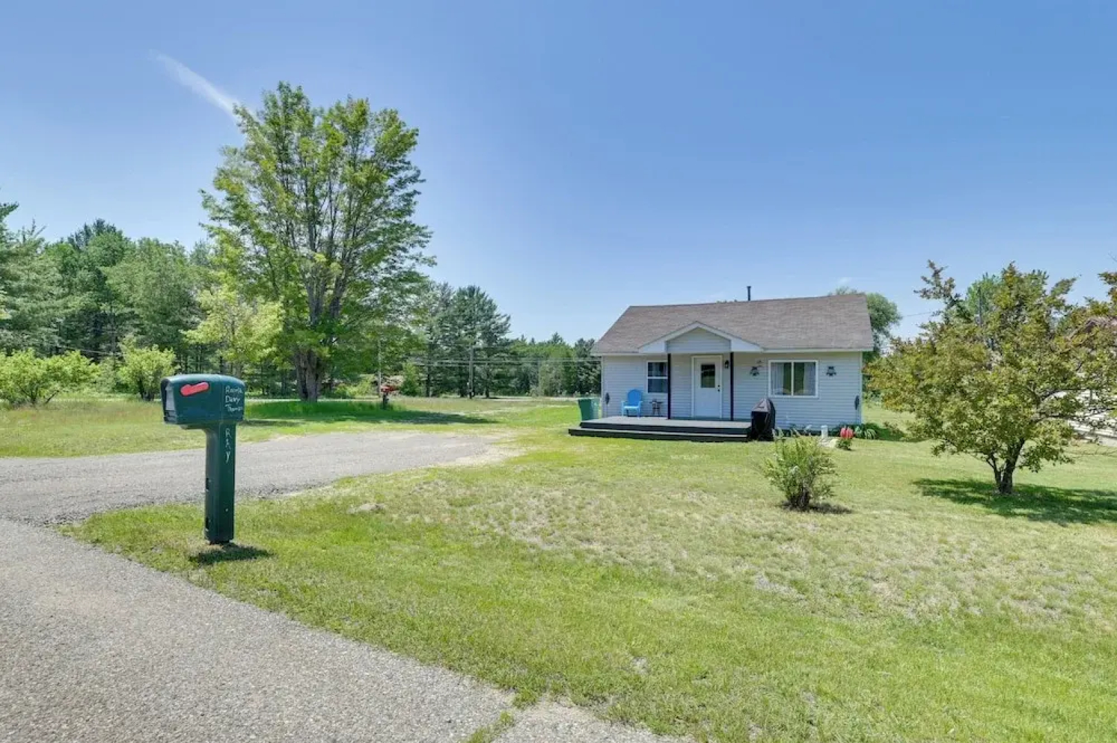 All-season Getaway in Frederic: Bring Your Pets!