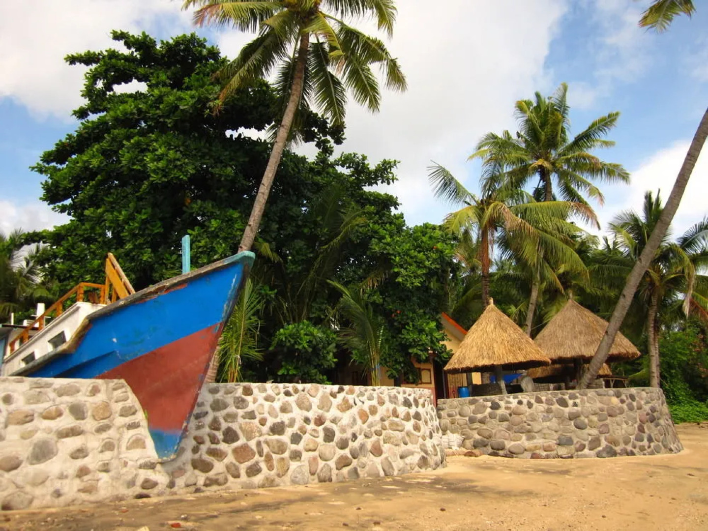 Larantuka Beach Apartments.