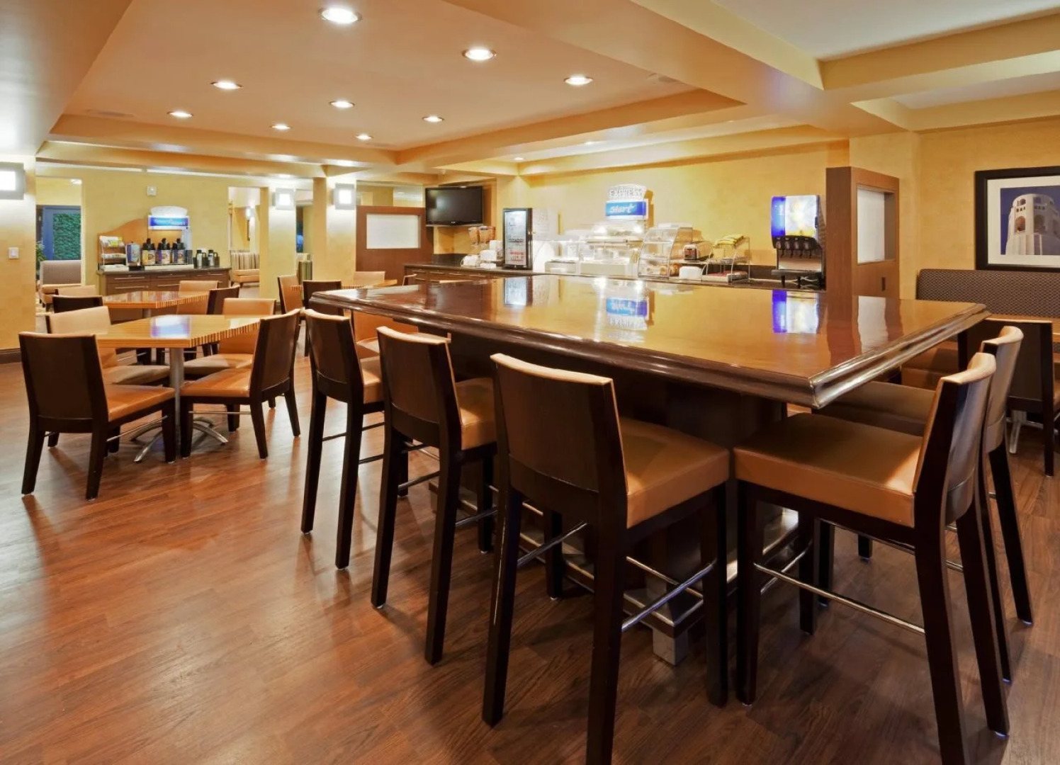 Holiday Inn Express Suites Belmont by IHG