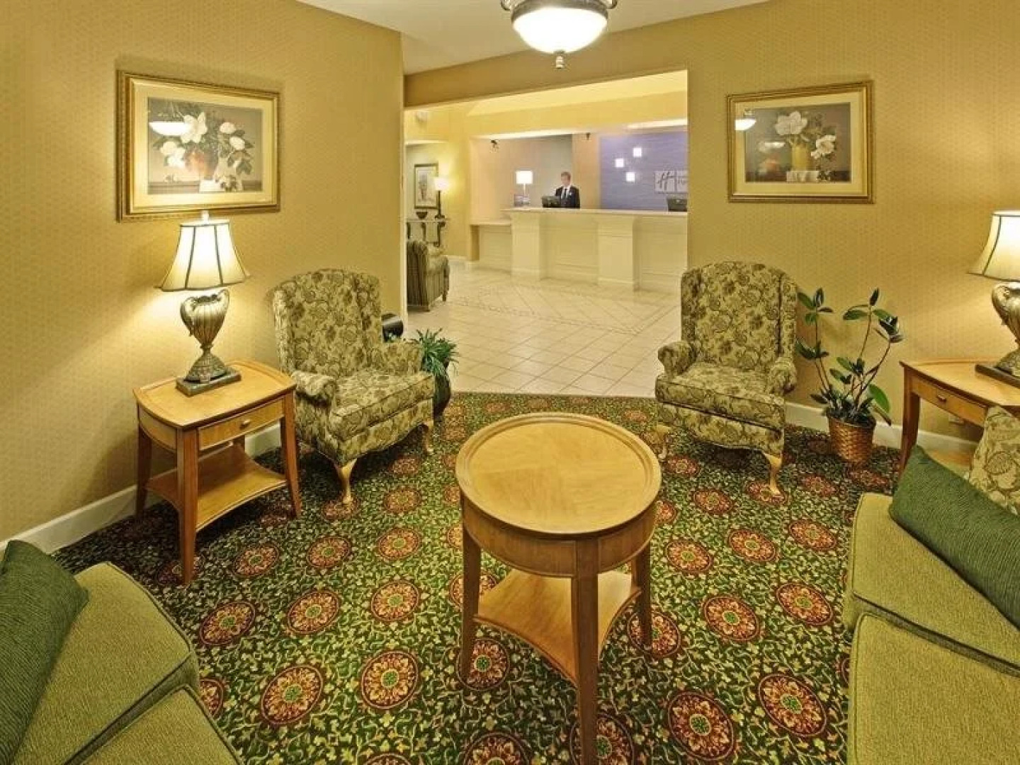 Holiday Inn Express Hotel & Suites MAGNOLIA-LAKE COLUMBIA
