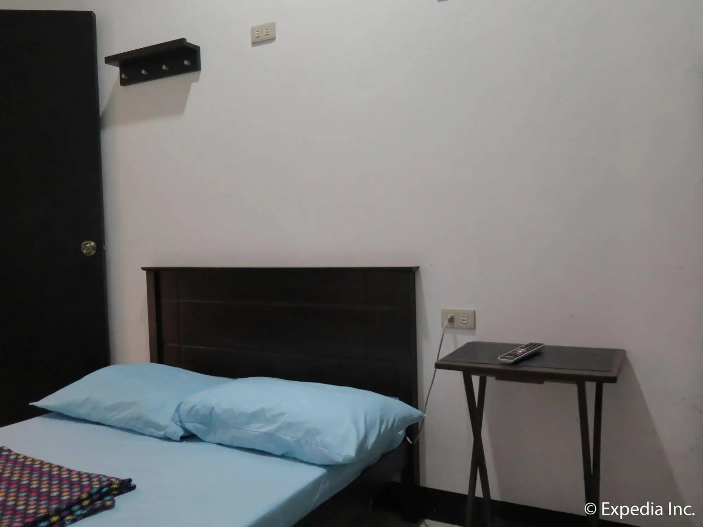 Mountain Breeze Hostel Tagaytay Center