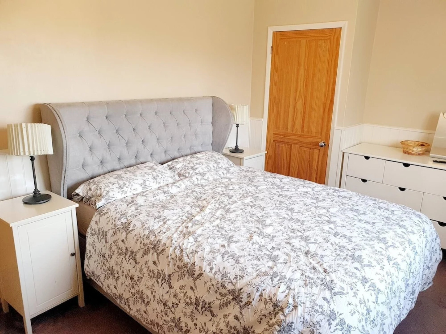 Spacious 3bed Property With Parking Large Garden