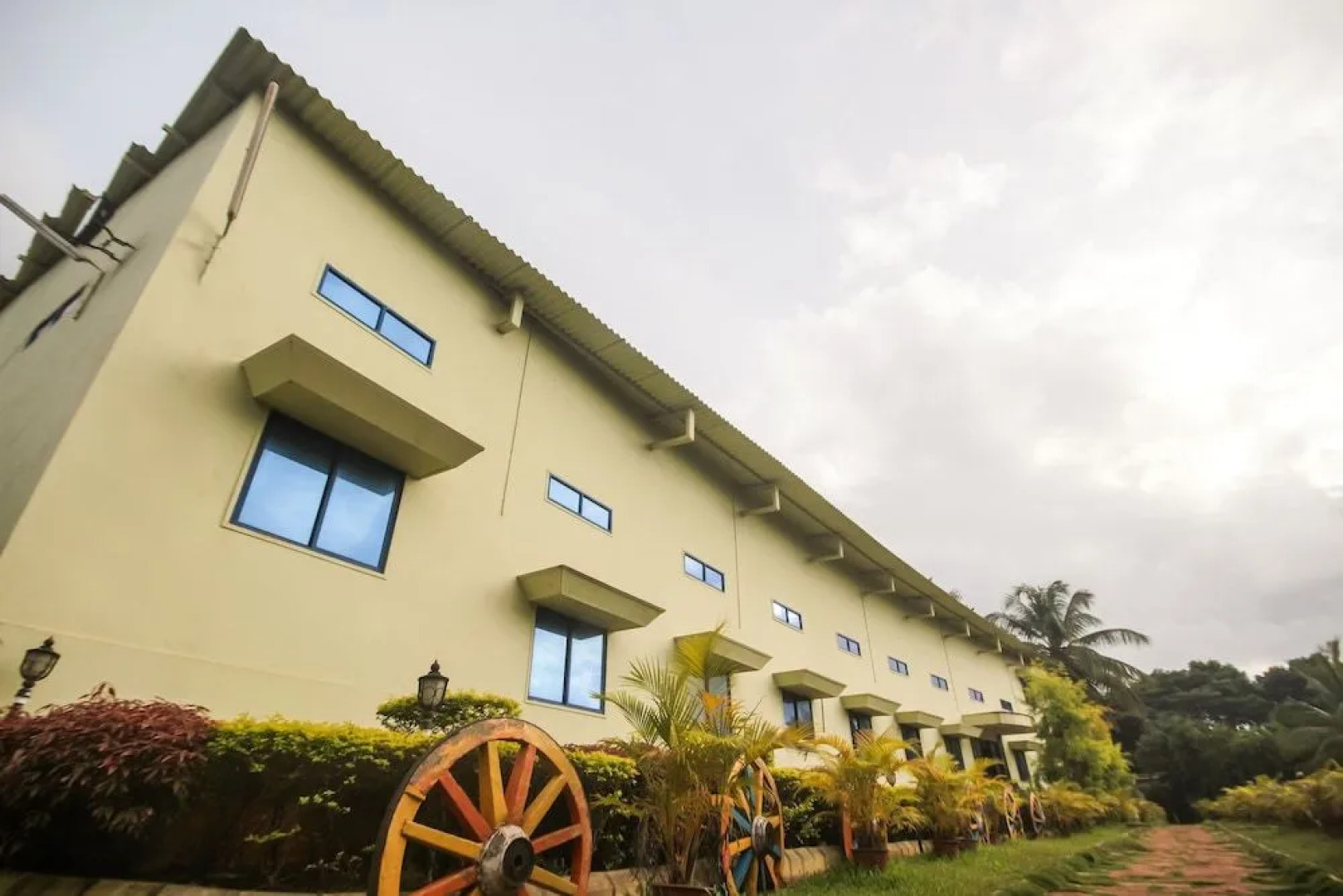 Oyo 48704 Rashi Farms