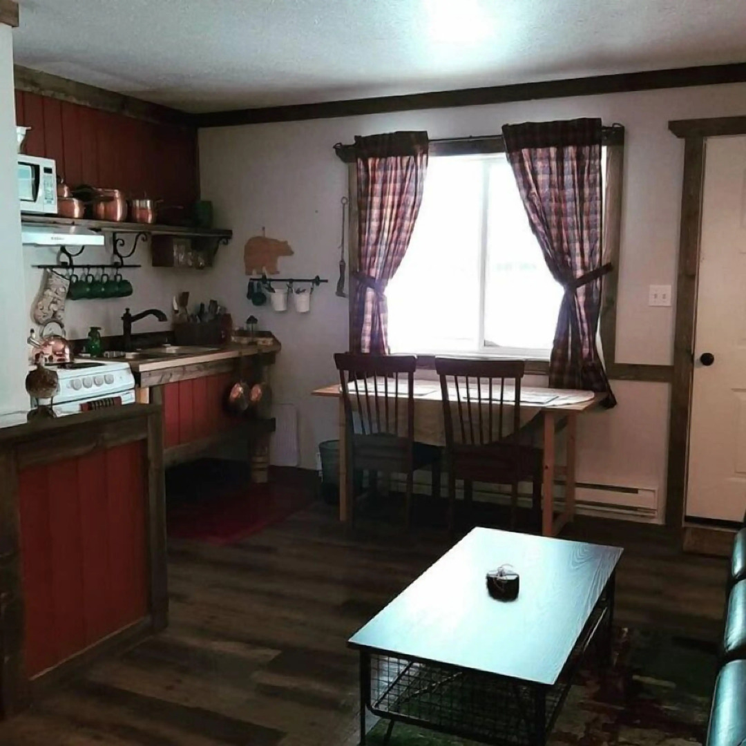 Arctic Divide Inn & Motel