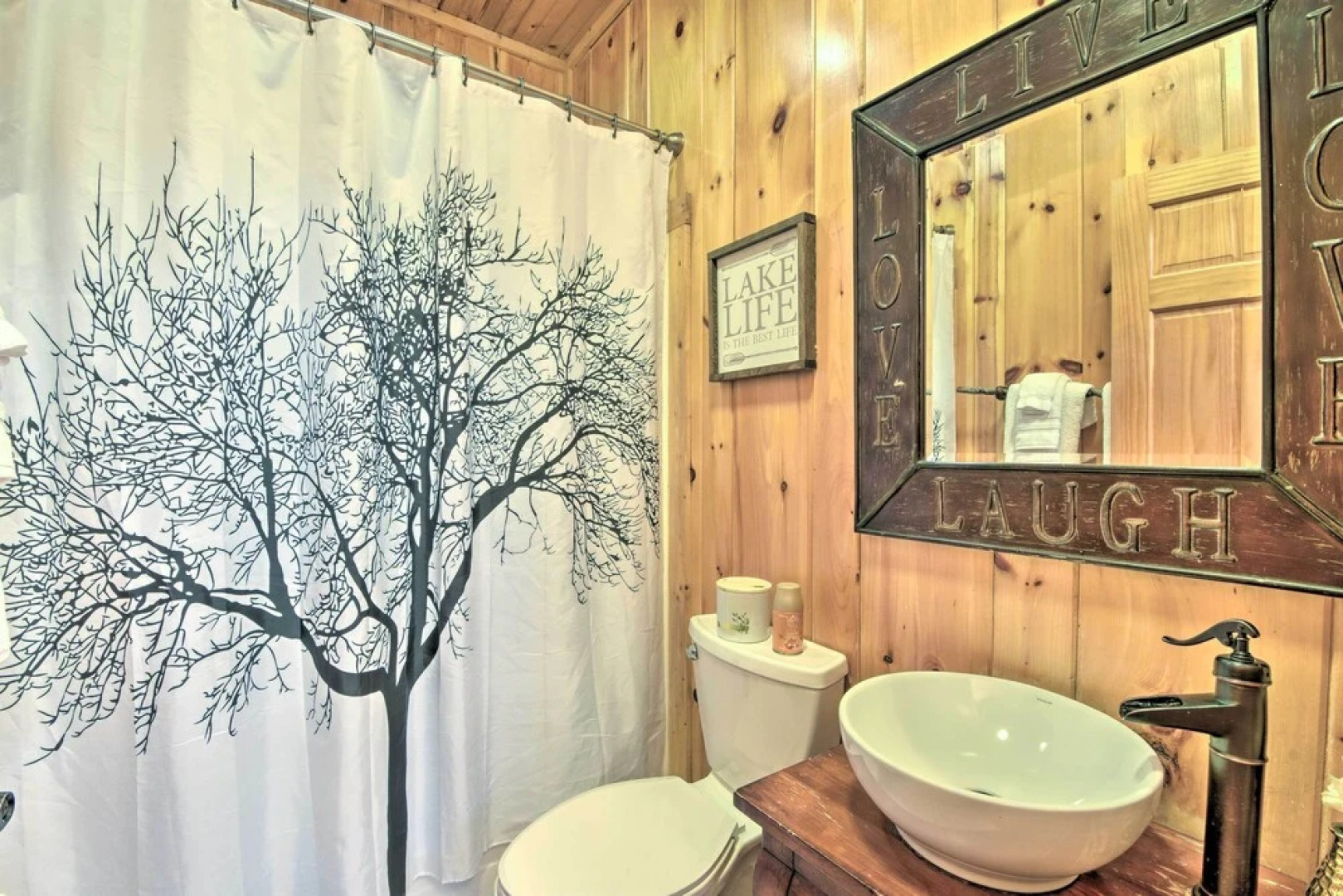 Lovely Lake Hartwell Retreat: Dock, Deck & Grill!