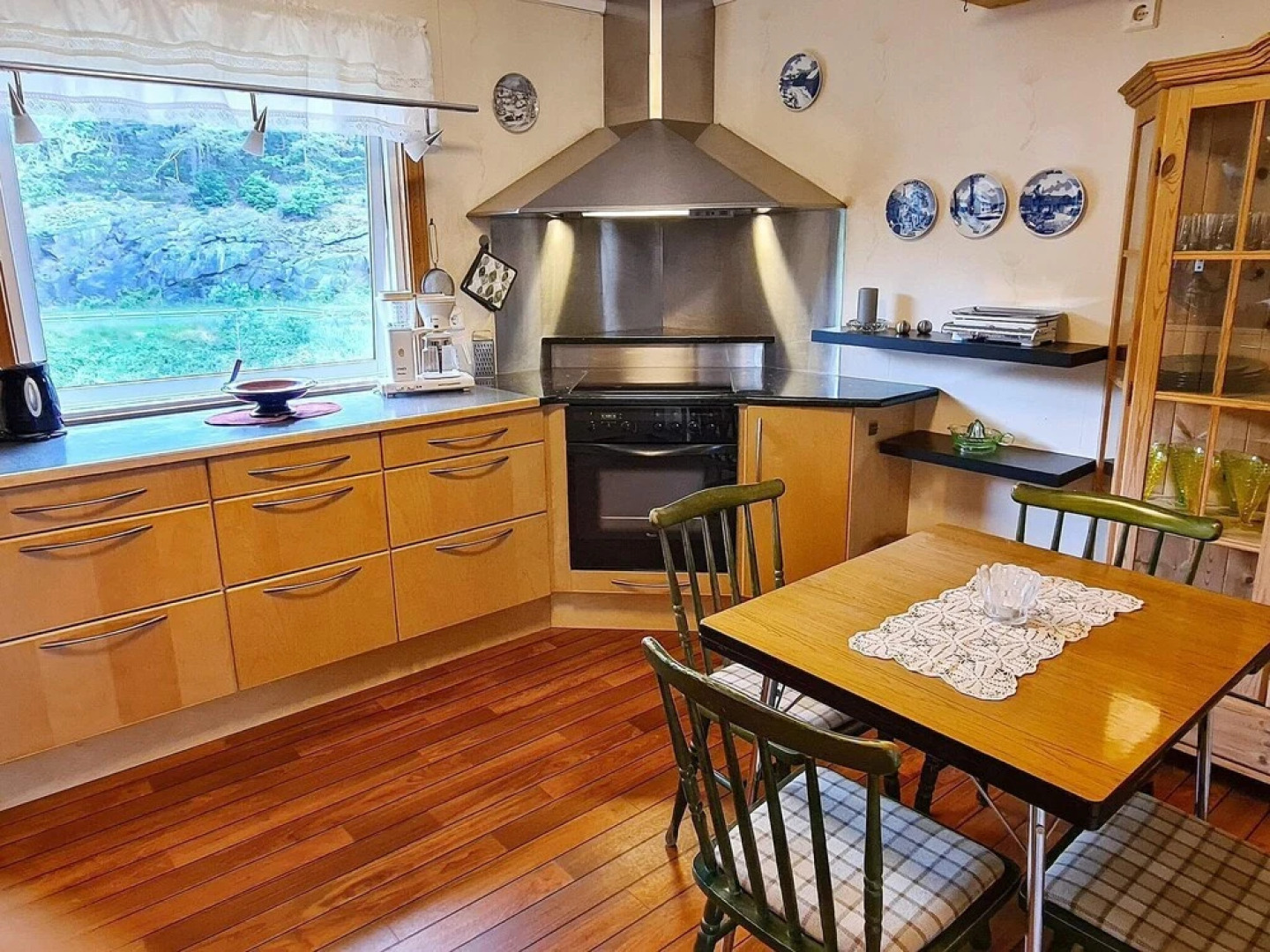 10 Person Holiday Home in Staubø