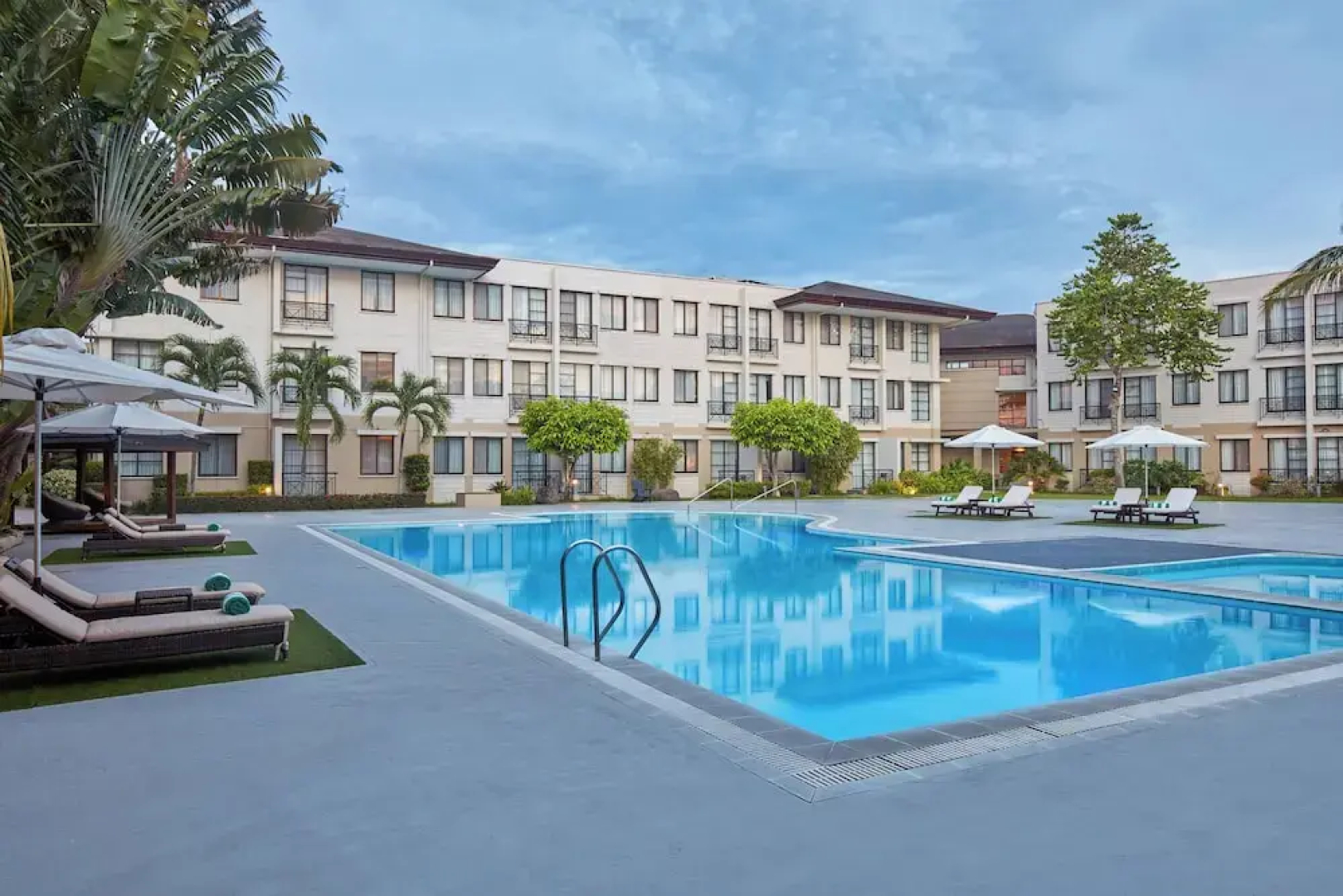 Holiday Inn & Suites Batangas Limapark by IHG