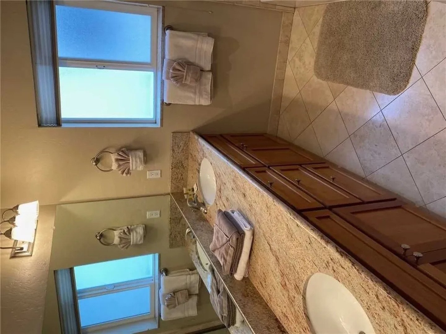 2040 Venice - 3 Br hHome