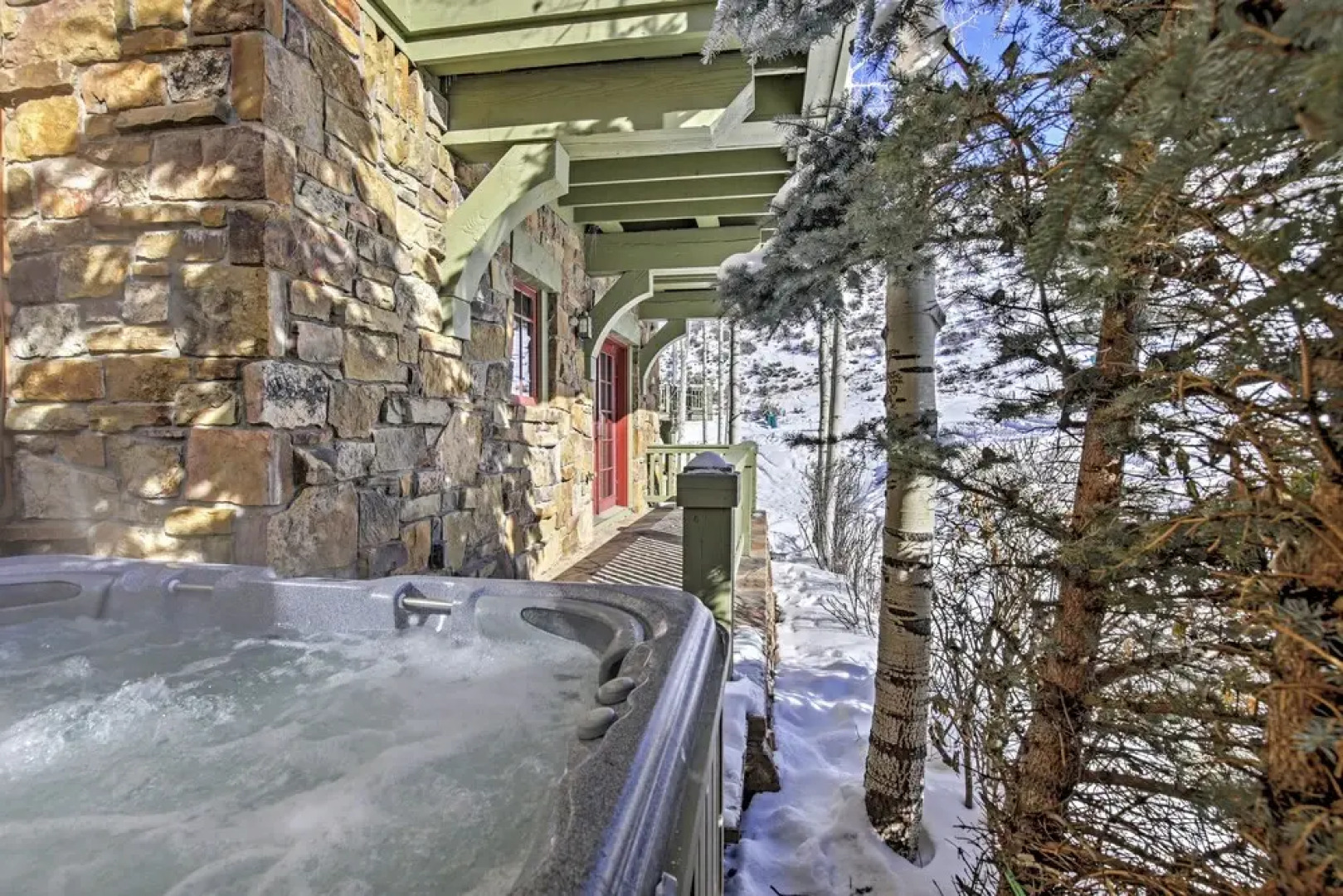 Ski-in/out Townhome w/ Hot Tub by Arrow Bahn Lift!