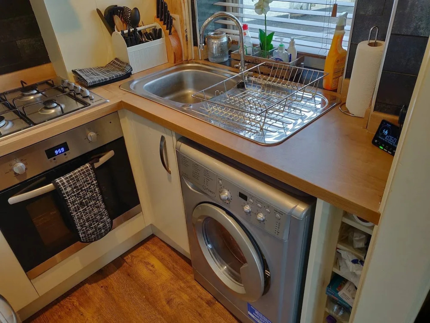 Waterfront Apartment In The Heart Of St Neots