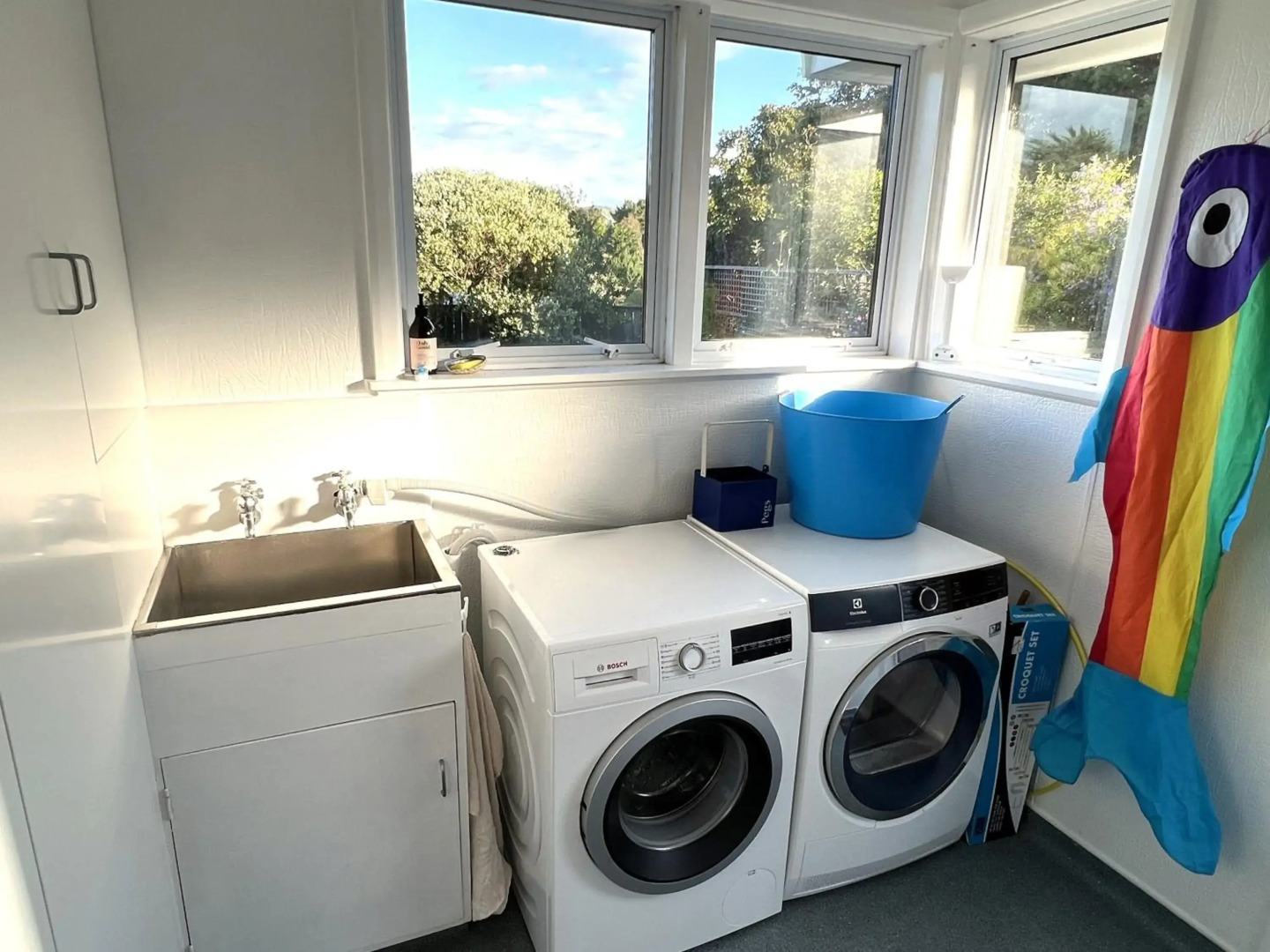 Tranquility Base - Waikanae Beach Holiday Home