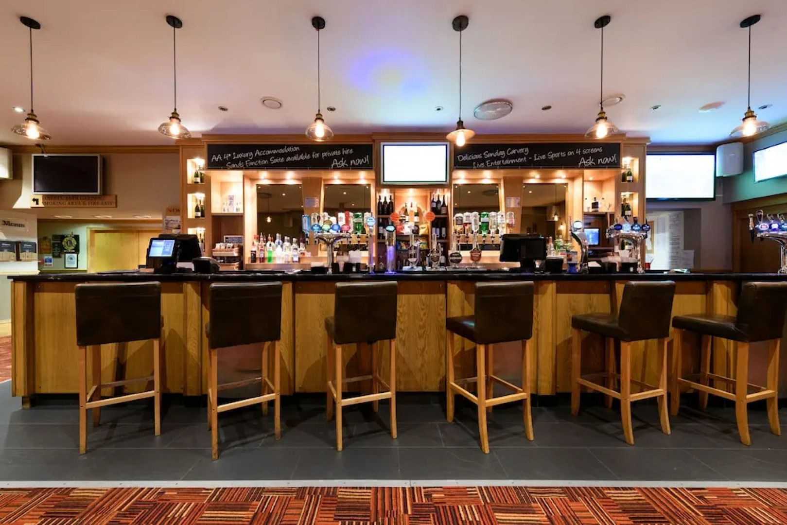 The Britannia Inn & Waves Restaurant