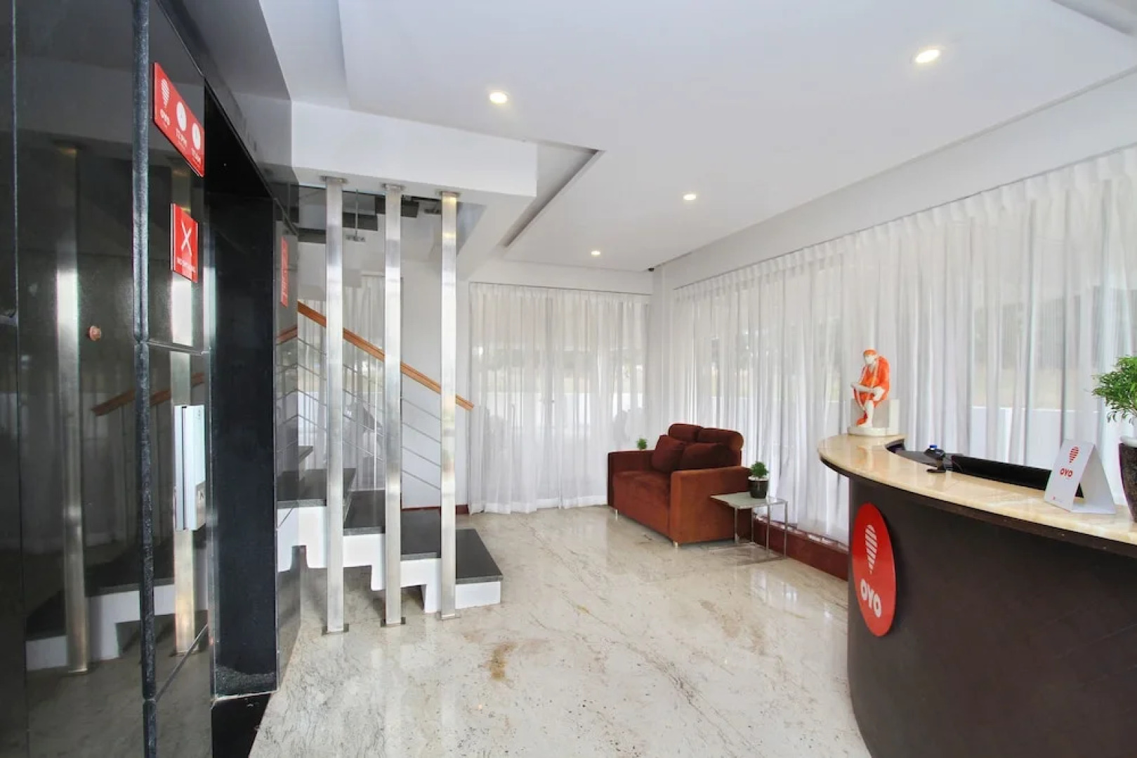 OYO 10002 Hotel Canary Hop