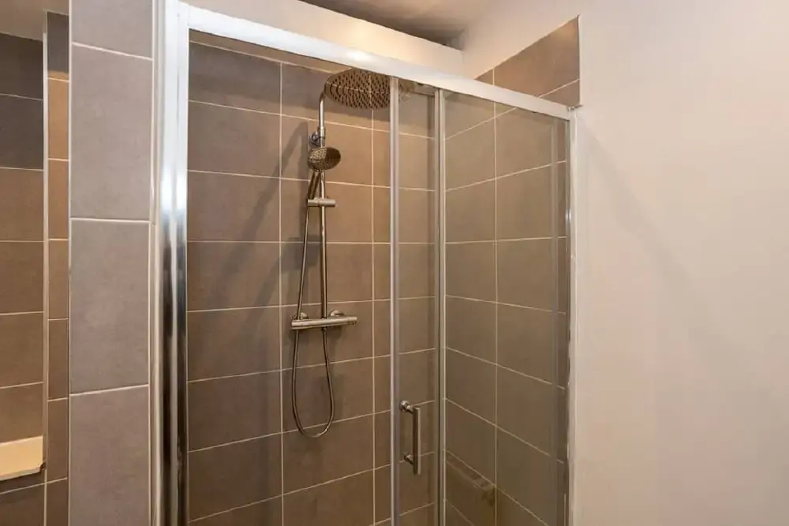 Spacious House With Parking Near Heaton Park