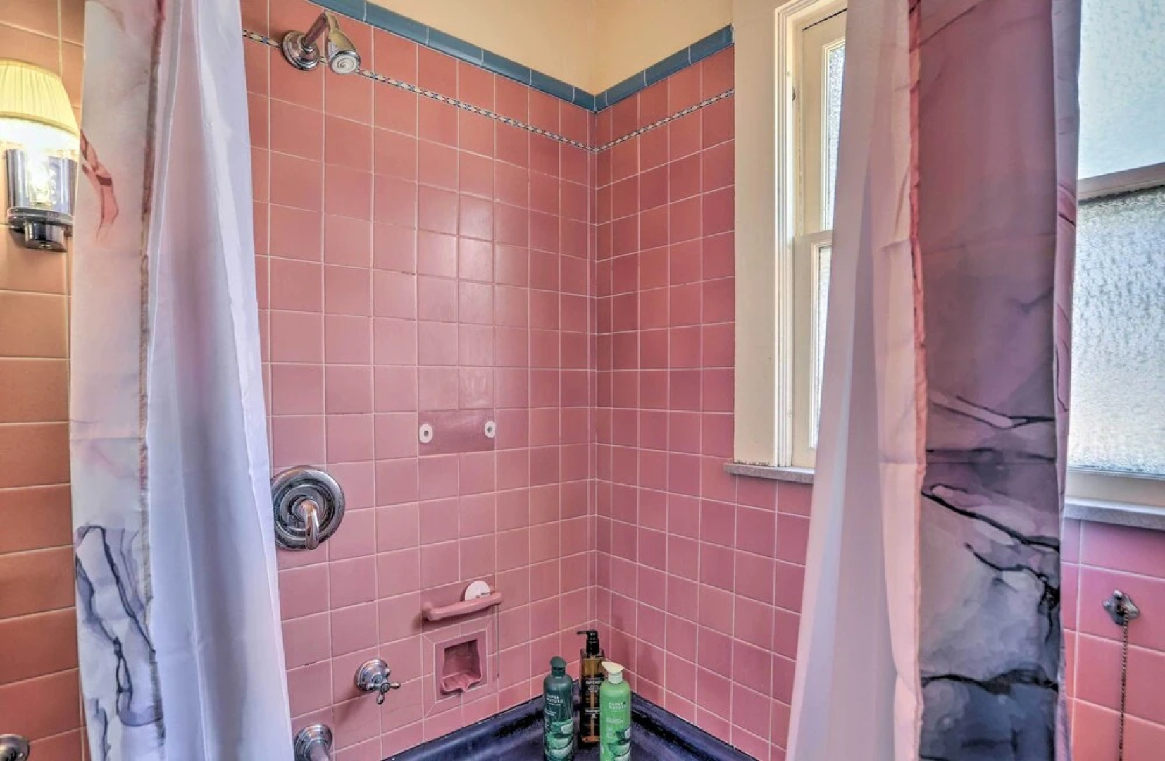 Historic Regal Retreat ~ 2 Mi to Dtwn Toledo!