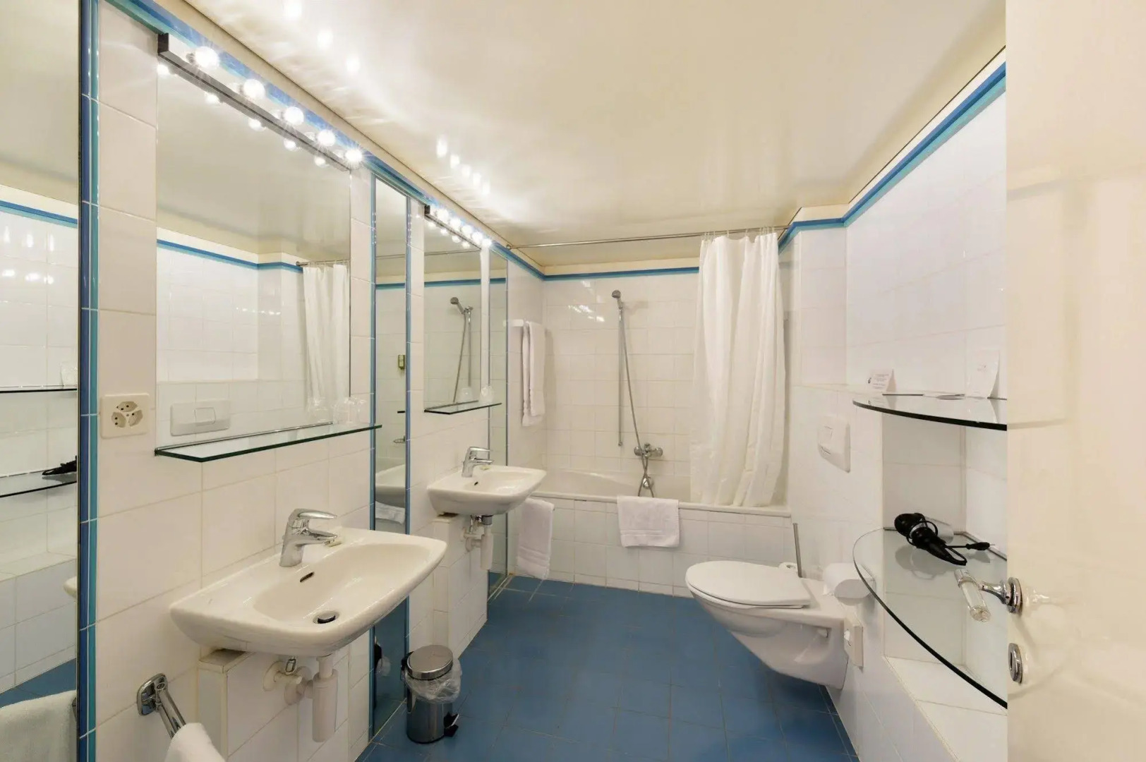 L'HÔTEL by Hostellerie du Château