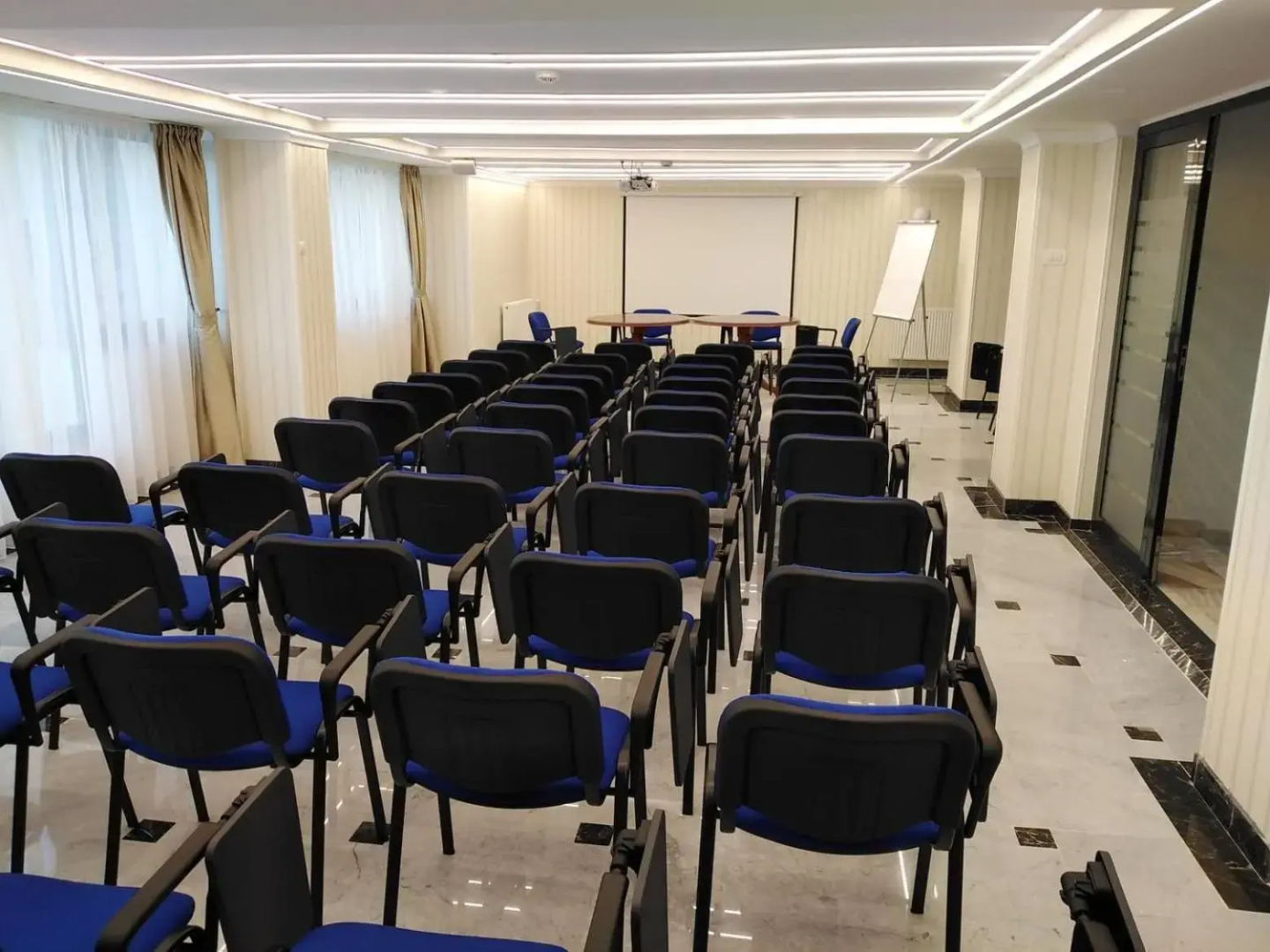 Sarmis Hotel