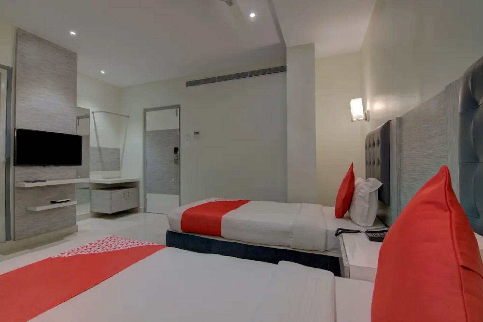 OYO 2653 The Orange Hotel