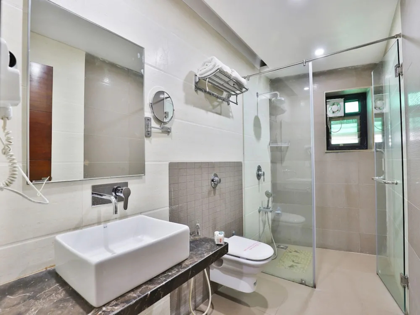 OYO 4938 Hotel Dev Aadi