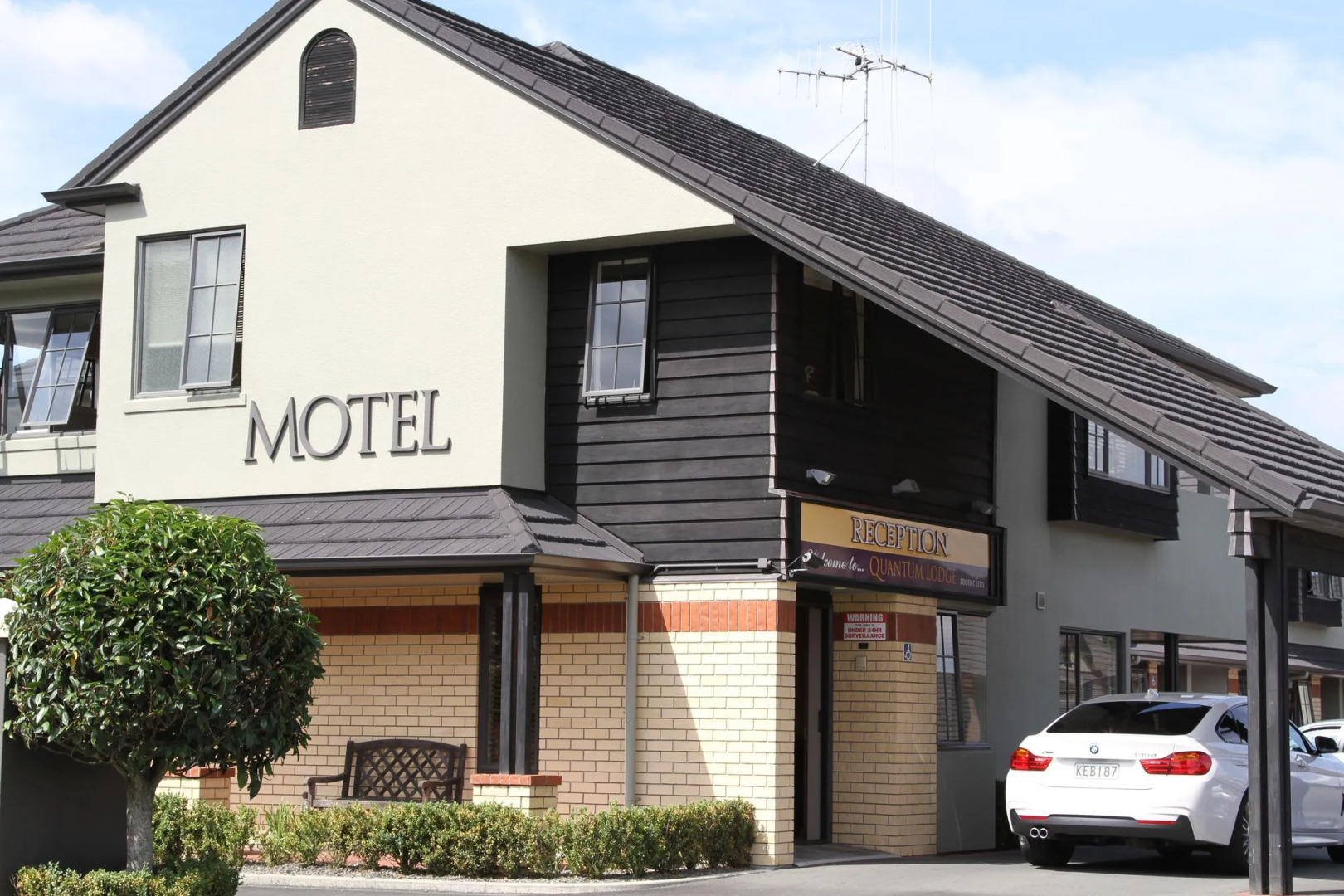 Quantum Lodge Motor Inn