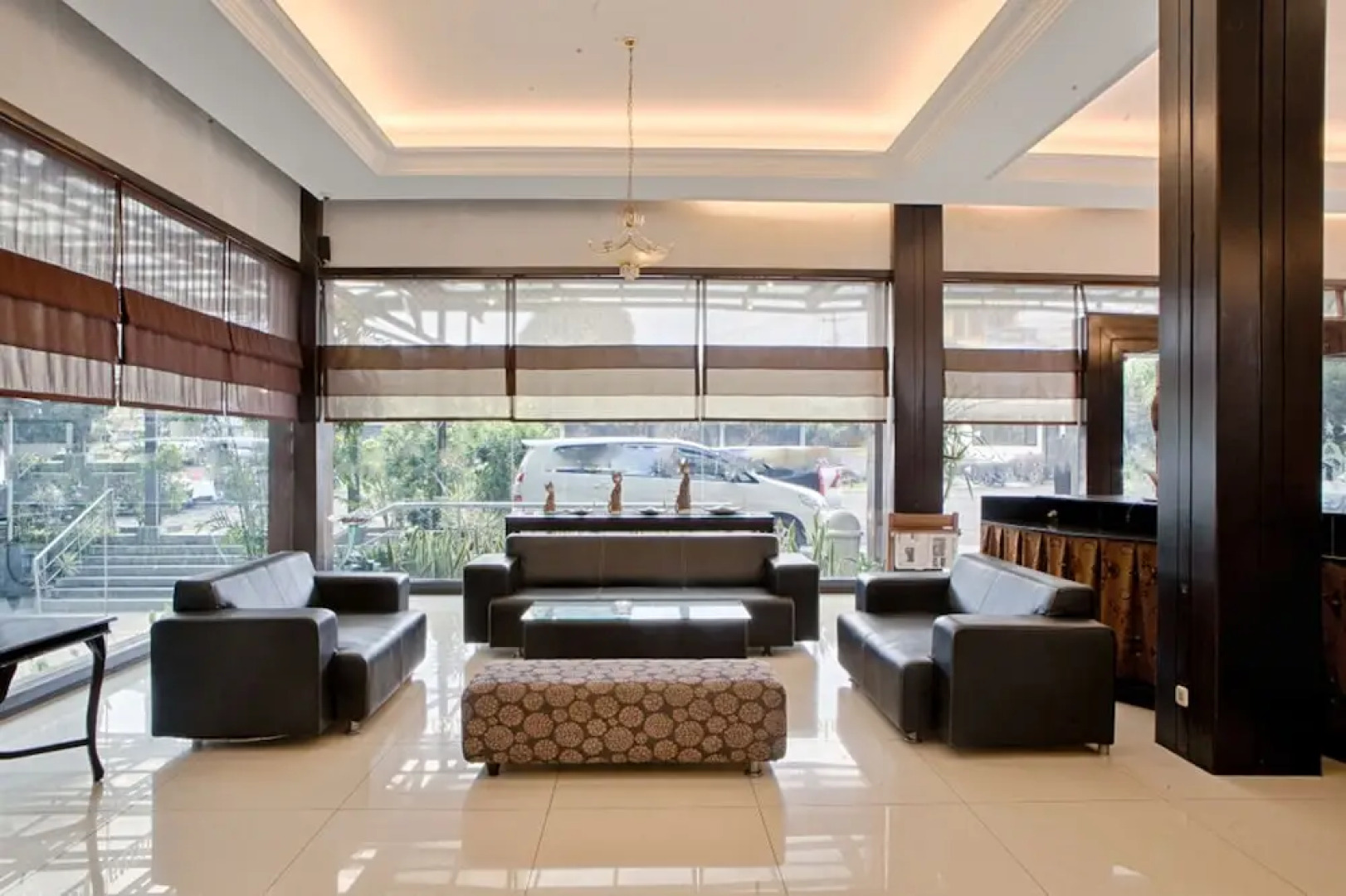 RedDoorz Plus near Floating Market Lembang