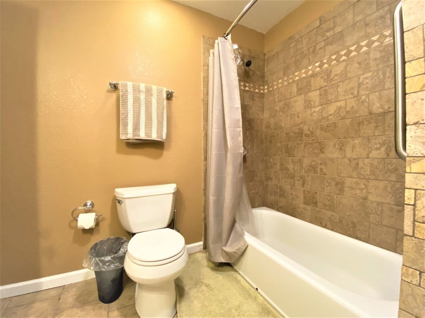 Alaska Creekside Cabins