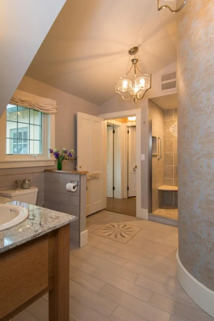 Gothic Eves Inn and Spa Bed and Breakfast