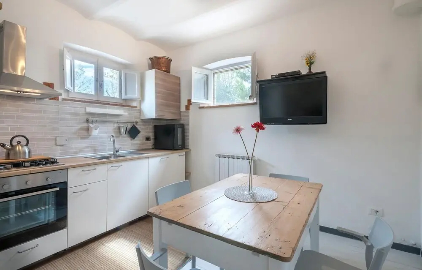 Stunning Home in Arcevia With 2 Bedrooms, Wifi and Outdoor Swimming Pool