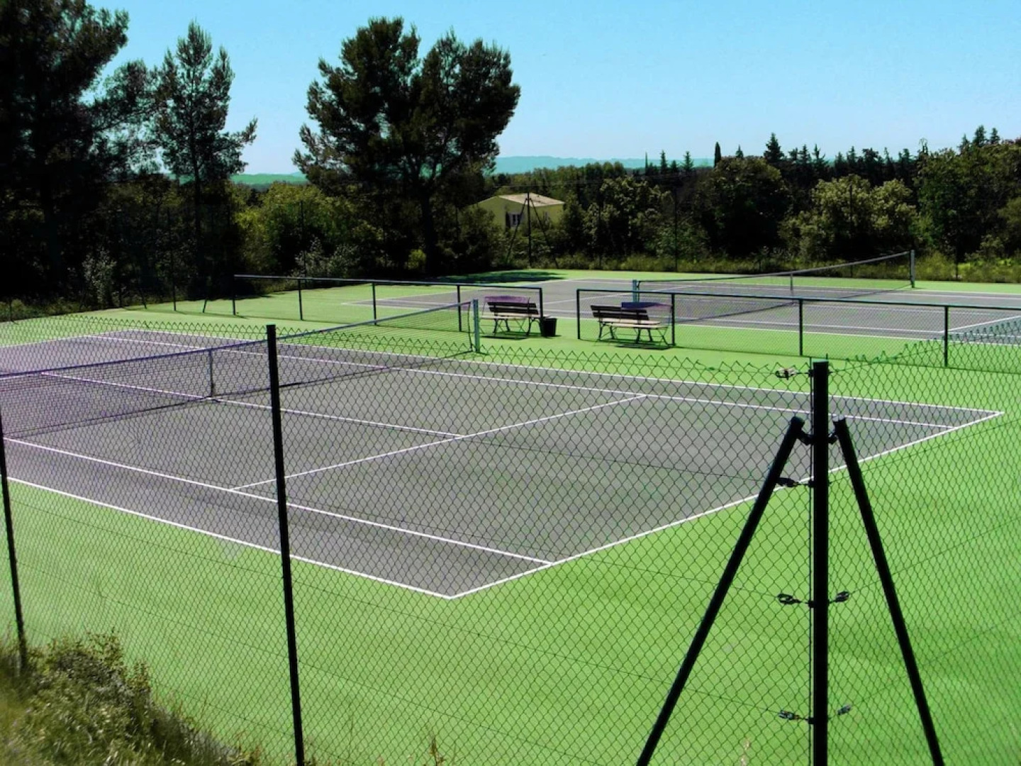 Stylish Villa With Heated Swimming Pool Close to the Lovely L'isle-sur-la-sorgue