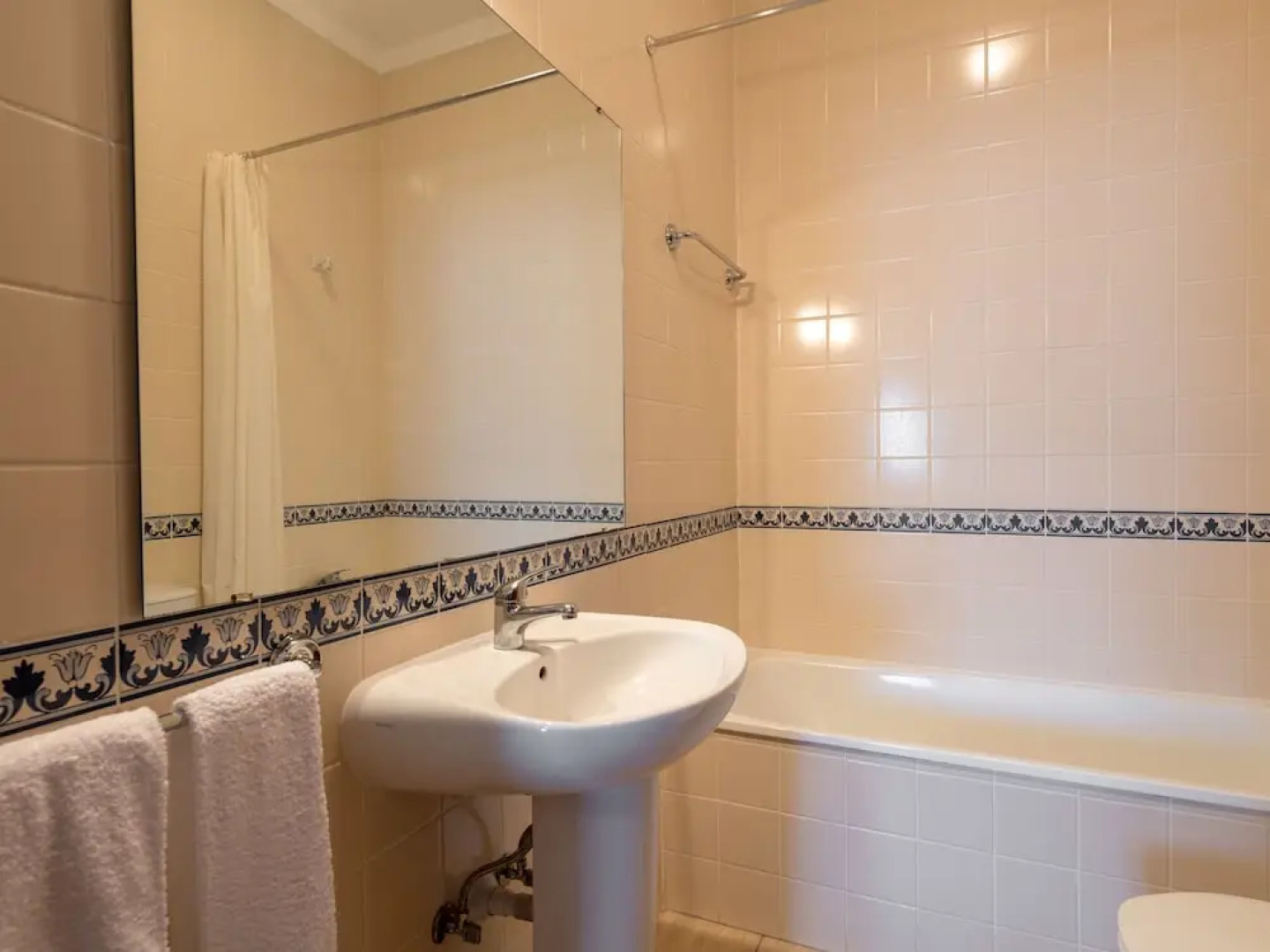 Holiday Home on Estate With Vineyards, Olive Groves and Swimming Pool