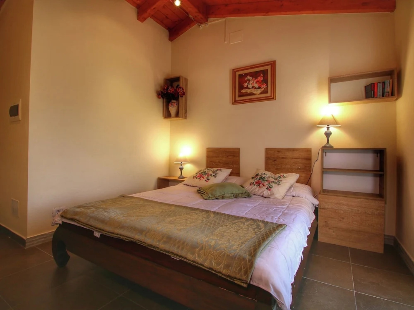 Luxurious Villa in Monte San Savino with Jacuzzi