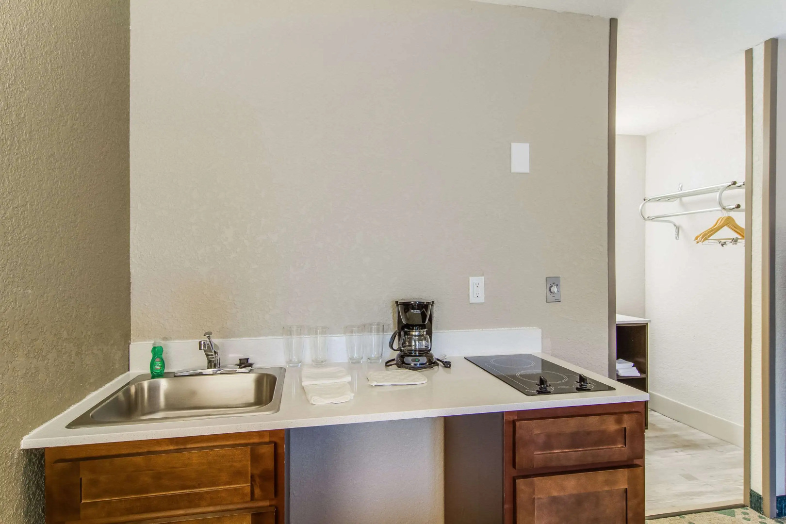 Suburban Studios Hotel Kingsland Near I-95