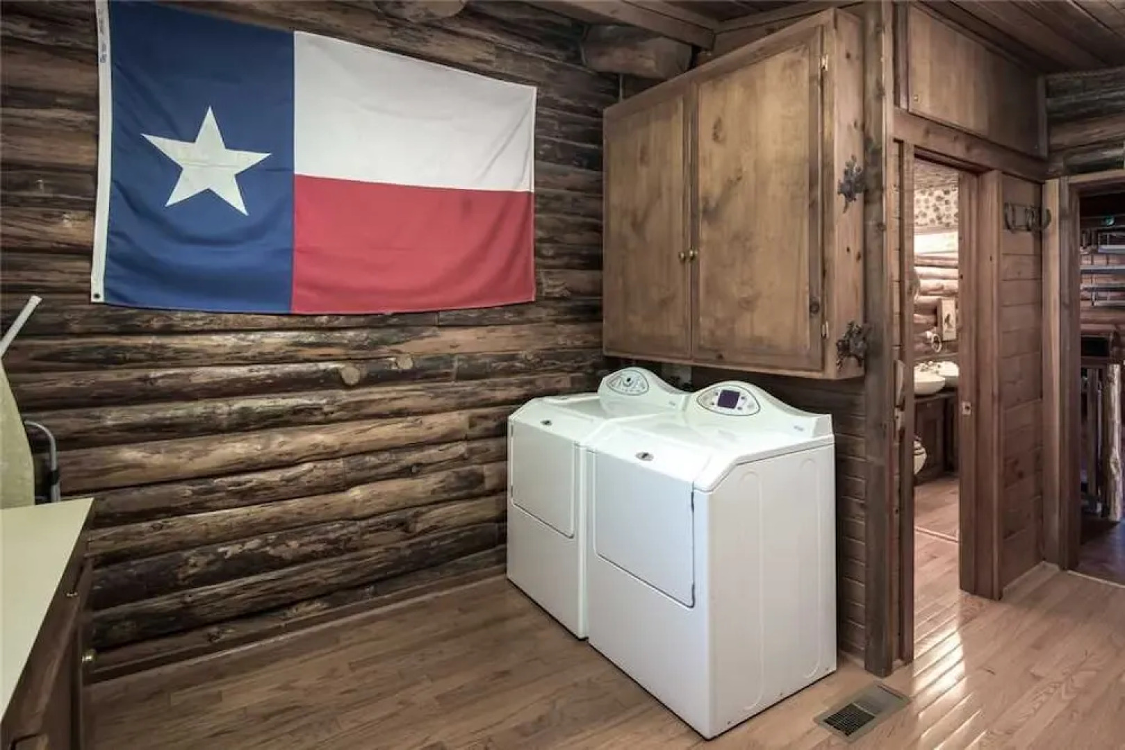 Buena Vida - Three Bedroom Cabin with Hot Tub