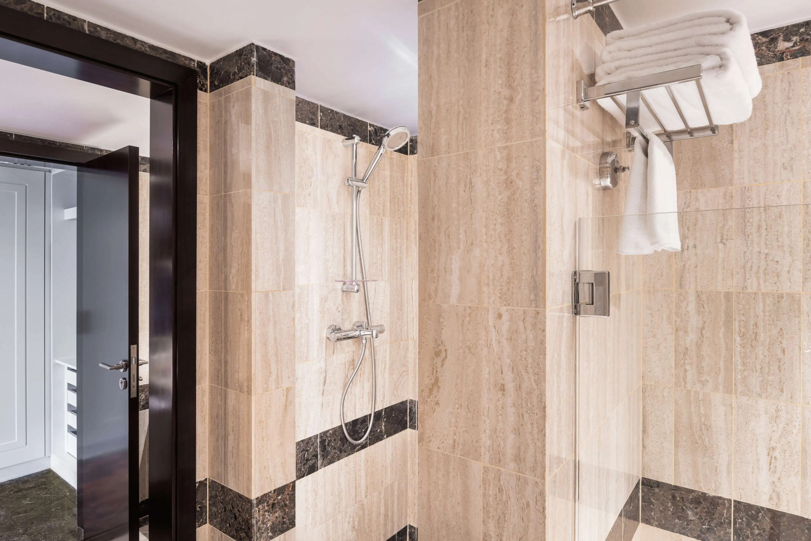 Radisson Blu Hotel, Dubai Deira Creek